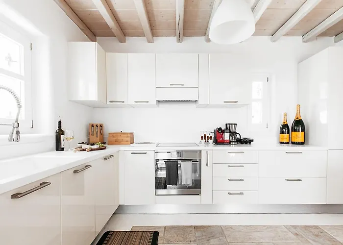 Diana Mykonos * Agios Ioannis Diakoftis