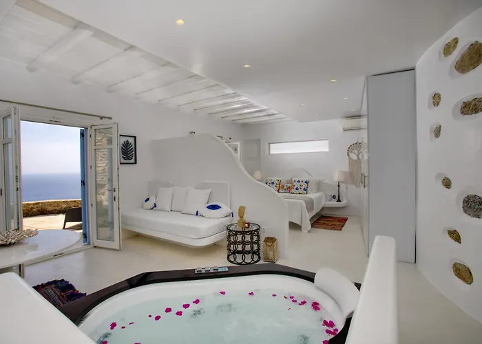 Diana Mykonos Agios Ioannis Diakoftis